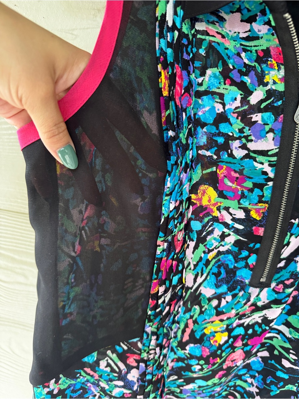 Nicole Miller Blouse Womens M Black Multicolor Abstract Print Sleeveless Zip up - Picture 5 of 9